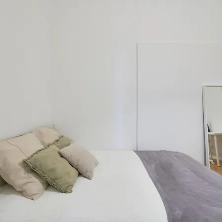 Modern In The Center Guest house